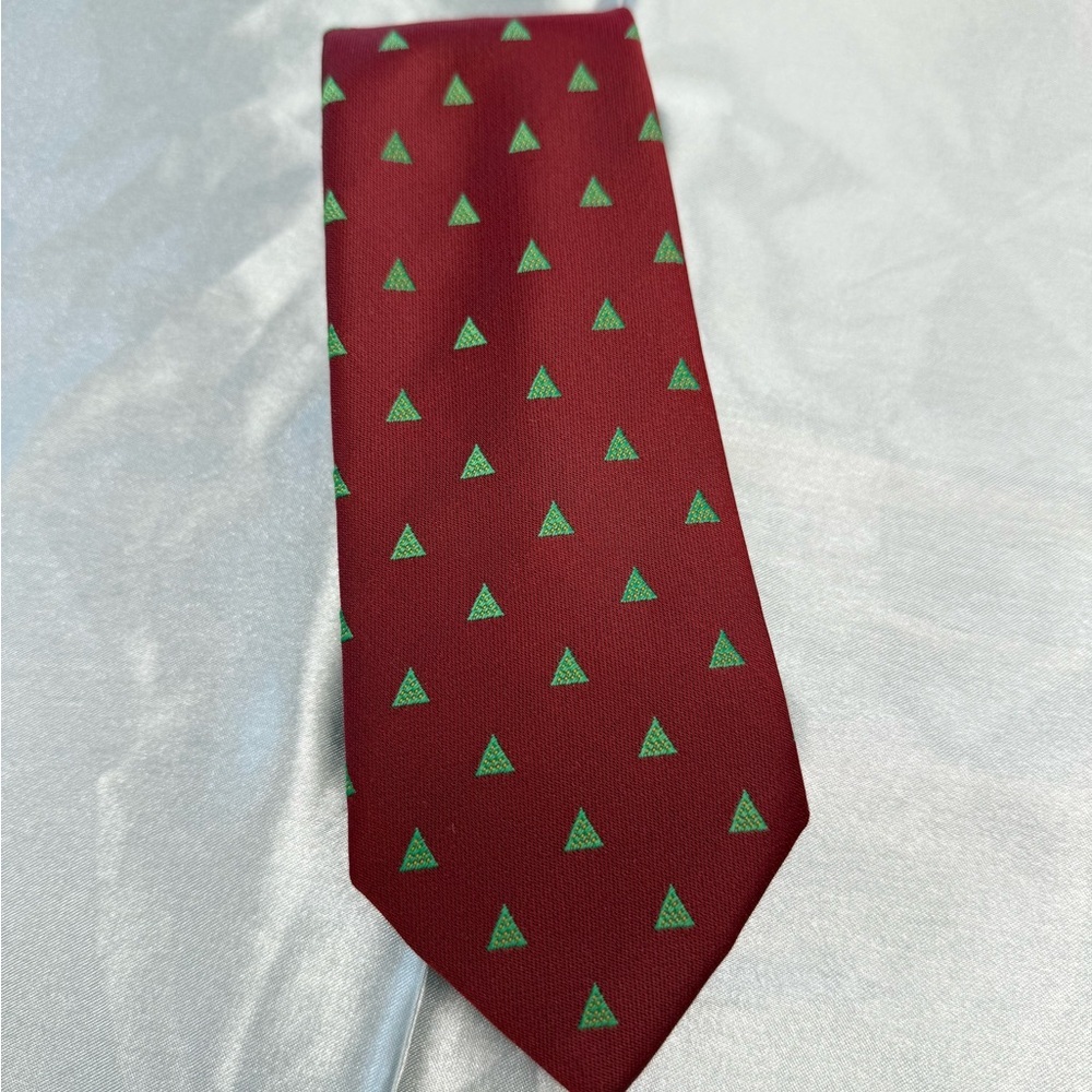 Avon 1985 Vintage Red and Green Triangle Patterned Men's Tie 100% Poly